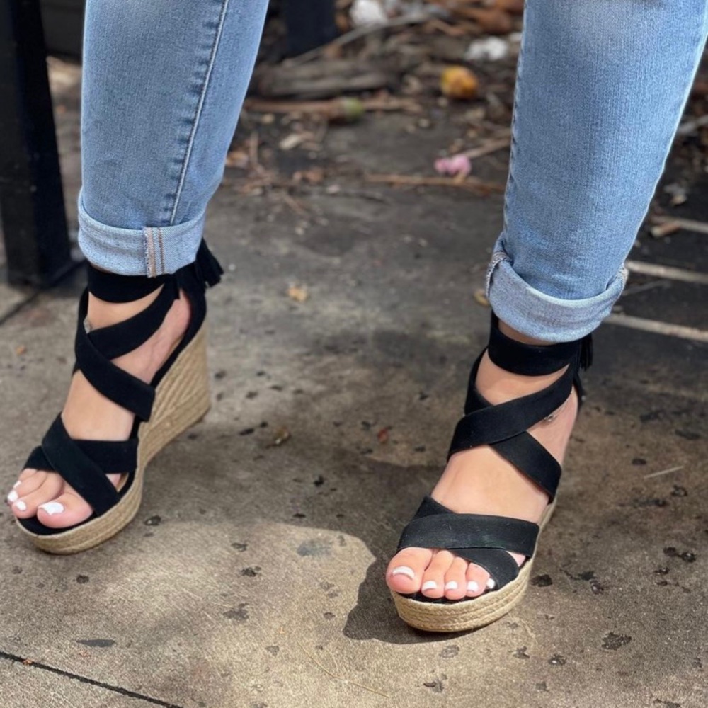 UGG Raquel - Picture 1 of 11